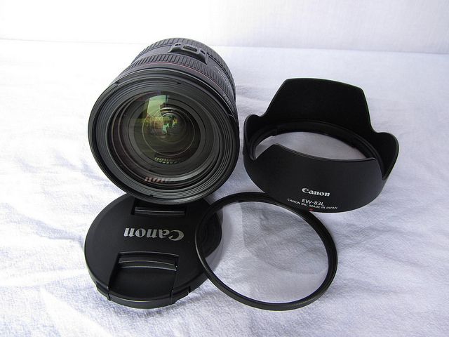 Body Canon EOS 7D + 24-70mm F4 IS L  + FLash 320 EX - 3