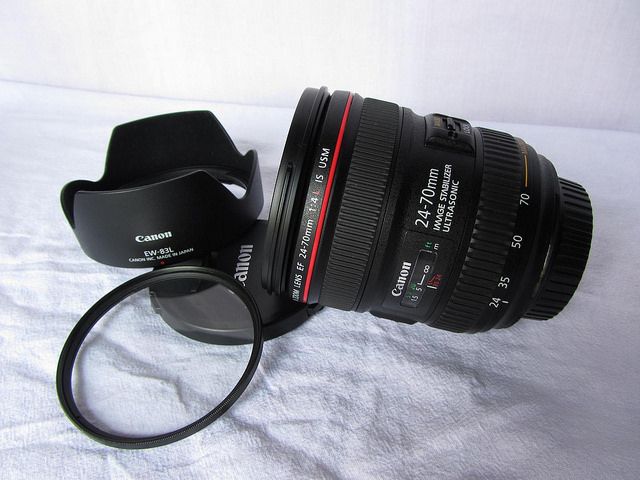 Body Canon EOS 7D + 24-70mm F4 IS L  + FLash 320 EX - 2