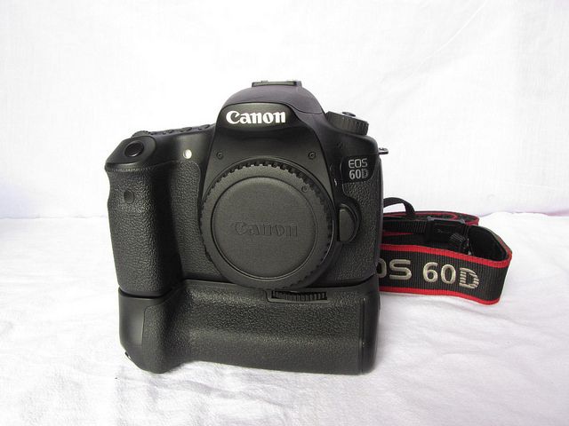 Canon 60D + Grip Giá tốt