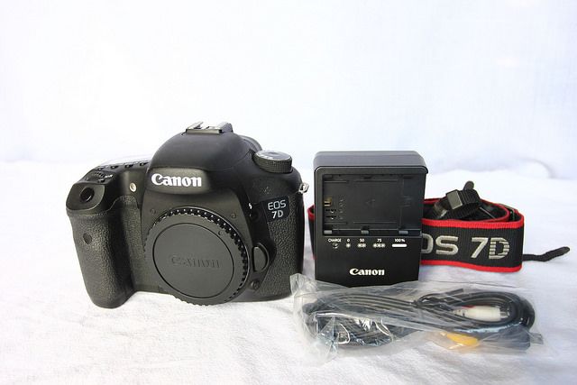Canon 7D, Lens 17-85mm IS USM giá tốt , Flash canon  320EX