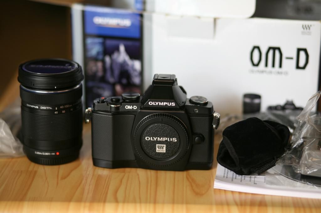 Olympus OM-D E-M5 Fullbox , Lens Olympus M. 40-150mm F4.0-5.6 R